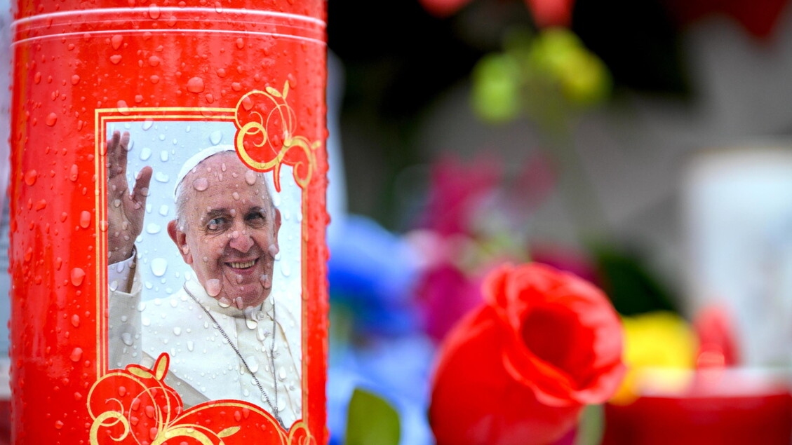 Papież czuje się nieco lepiej, nie ma już ataków astmy. Prognoza pozostaje niepewna