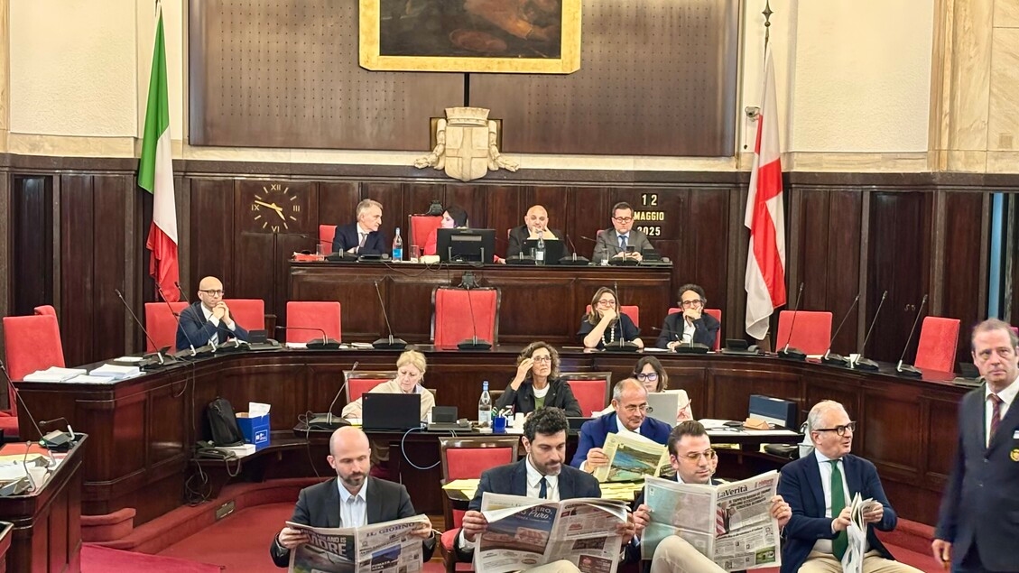 Sala does not show up in the chamber, FdI protests by reading newspapers
