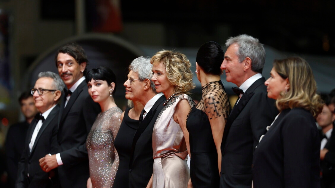 Draußen, bei der Premiere in Cannes 7 Minuten Applaus für Martone