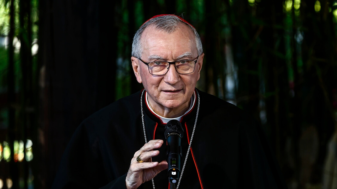 Parolin tegen influencers, haat en leugens op sociale media, breng hoop