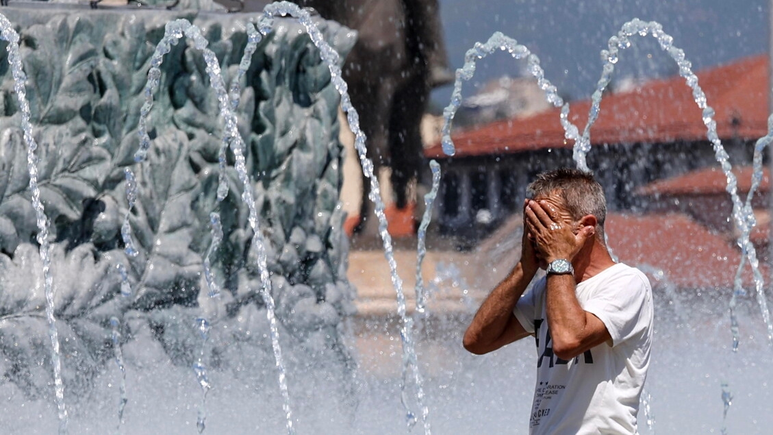 Warm weer, rode waarschuwing voor 15 augustus in 16 steden in Noord- en Midden-Italië