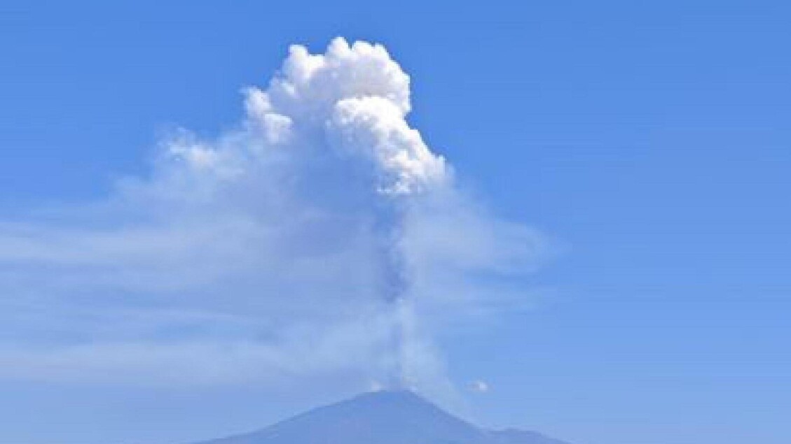 Etna, lava flow interrupted by new effusive vent