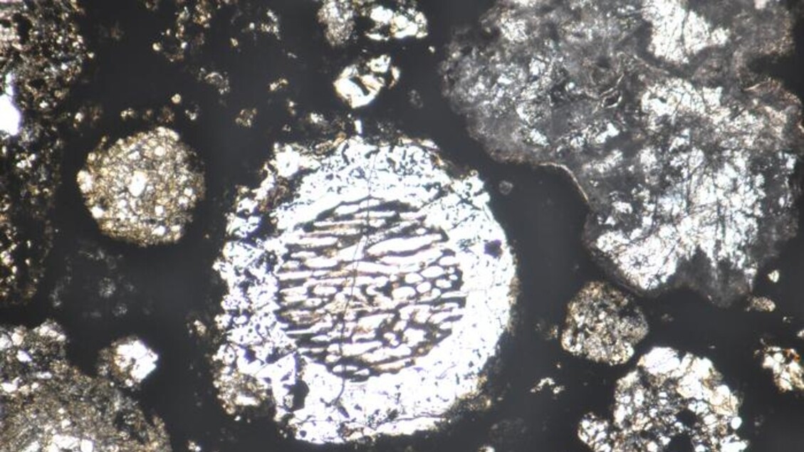 Meteorlardaki erimiş kaya damlacıklarının kökeni yeniden yapılandırıldı