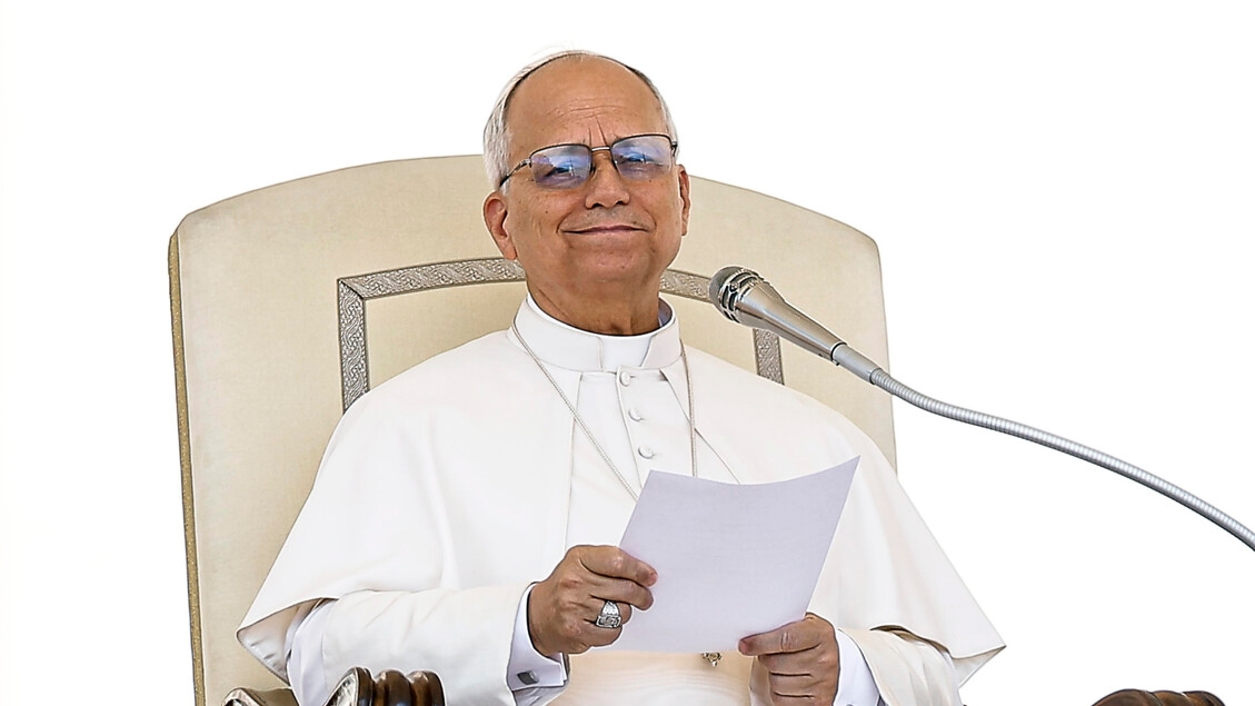Der Papst sagte in der Synodenhalle: „Schützen wir uns vor der extremen Hitze.“