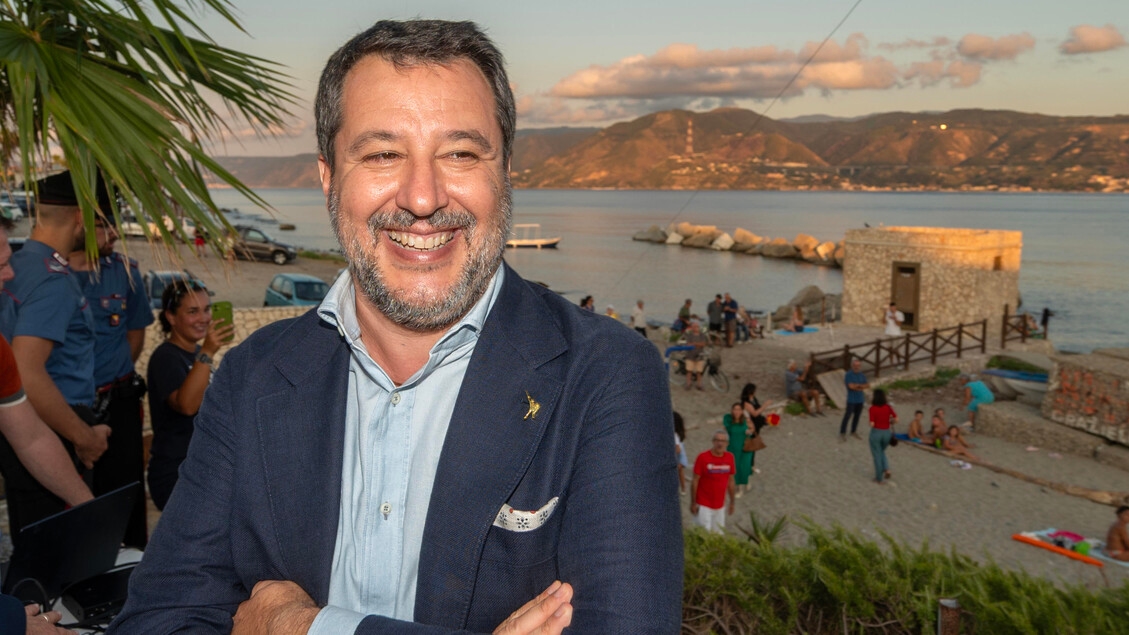 Salvini, imposto fixo e alívio fiscal no orçamento