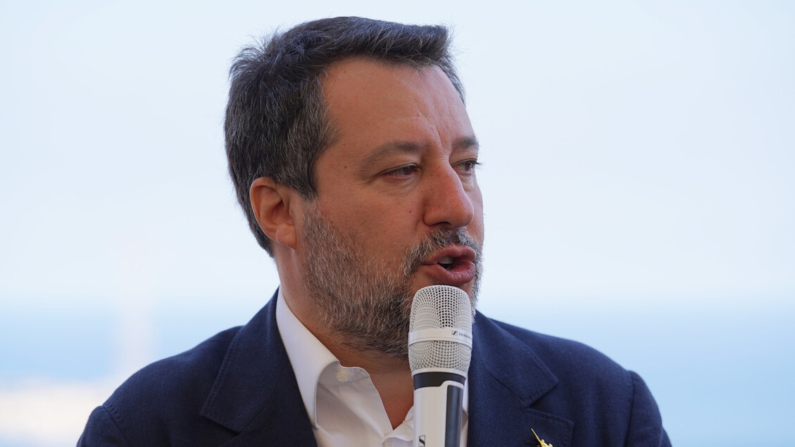 Salvini: "Macron tramvaya tutunsun, Ukrayna'ya kendisi gitsin."