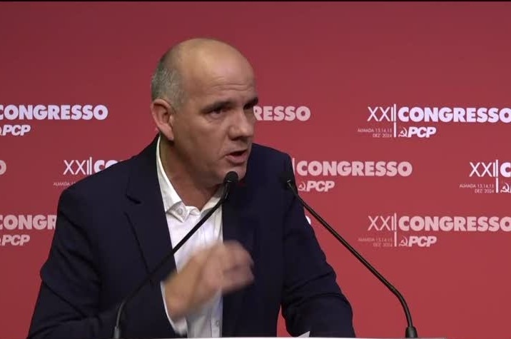 Paulo Raimundo acusa al PS de rendirse y entregar “todo su cuerpo y mente” al Gobierno