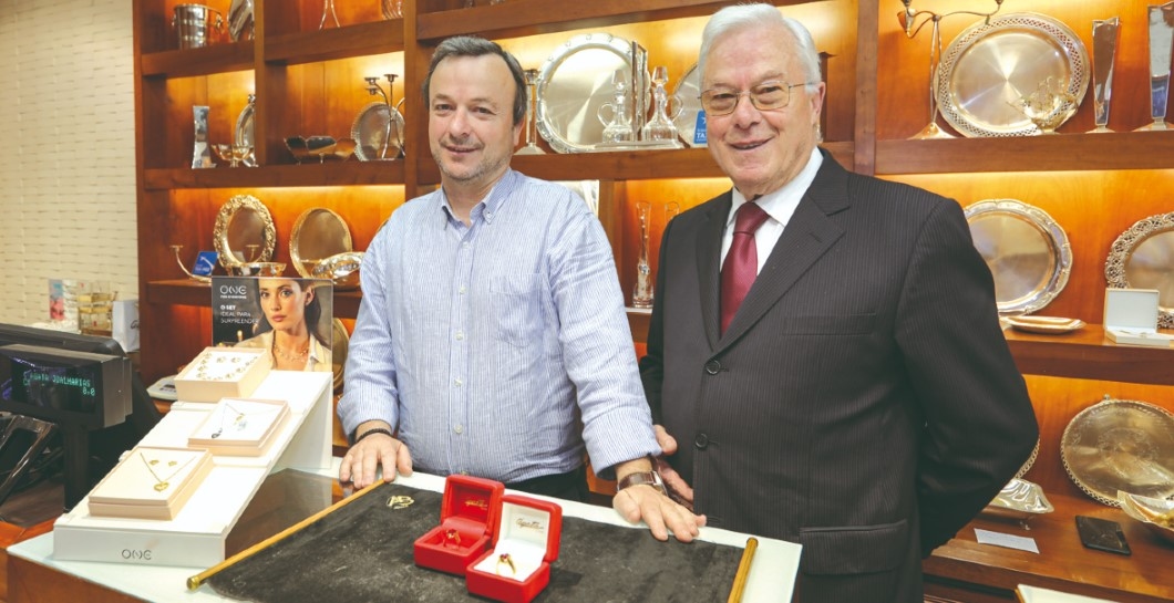 Coimbra: Anillos de doctorado honoris causa realizados por Ágata Joalharias