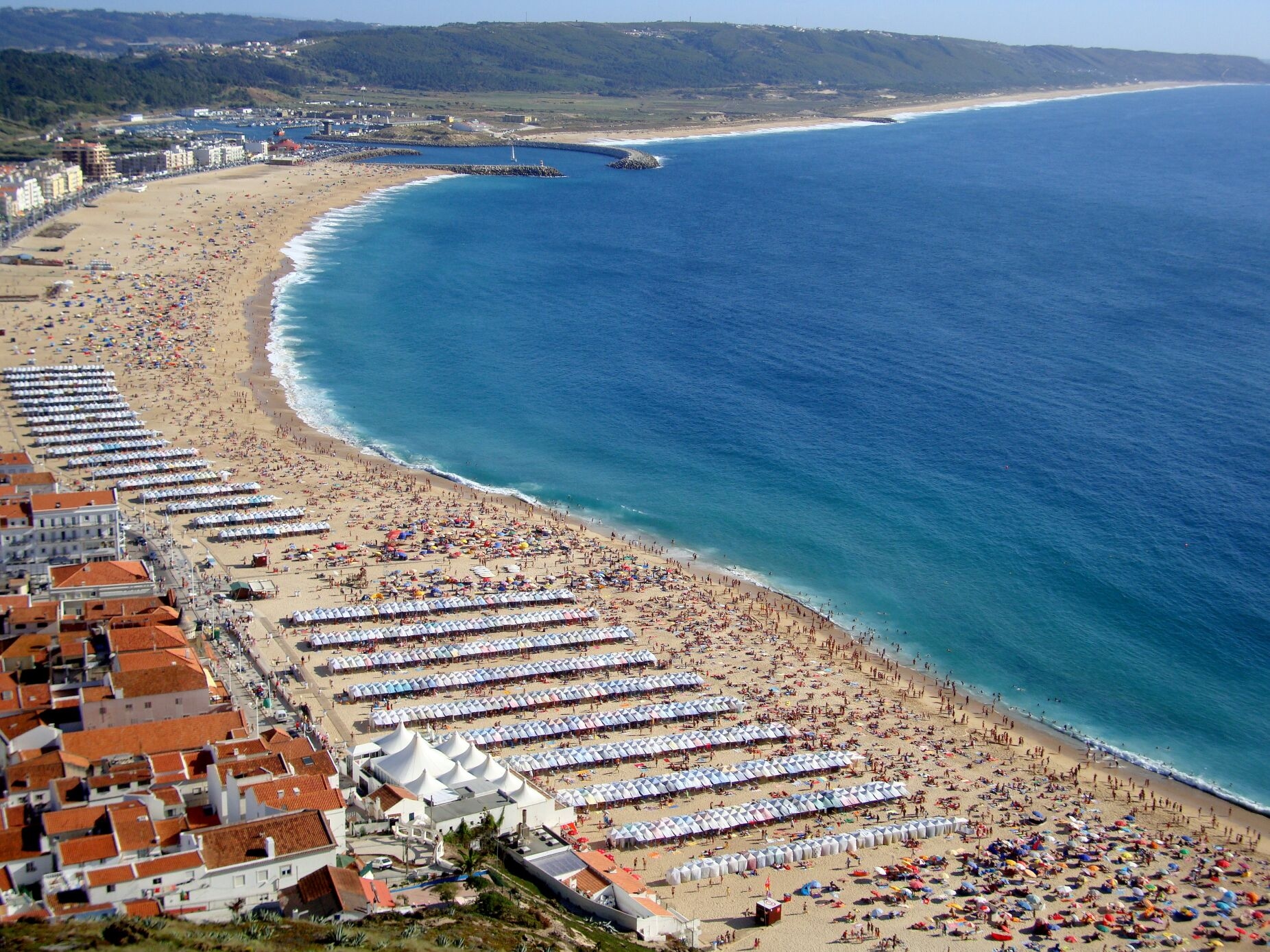 Le nombre de baigneurs traités pour contamination sur la plage de Nazaré est passé à 116.