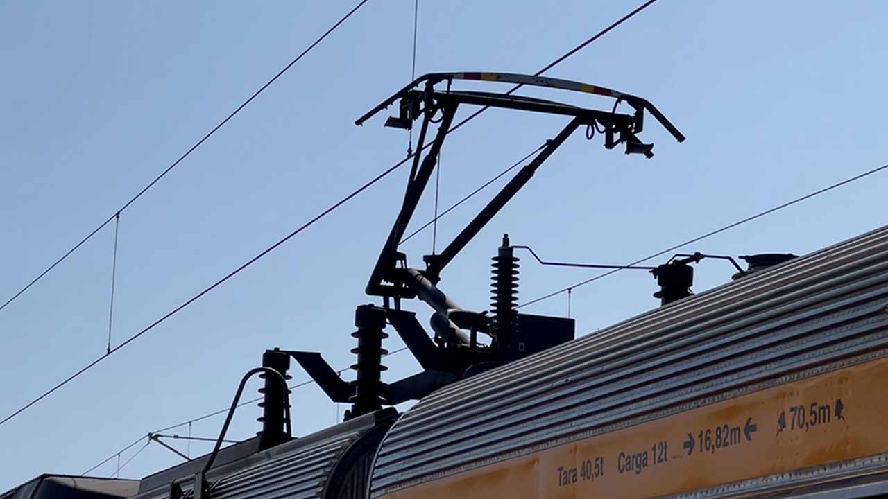 Primeiro comboio elétrico circula entre Faro e Vila Real de Santo António