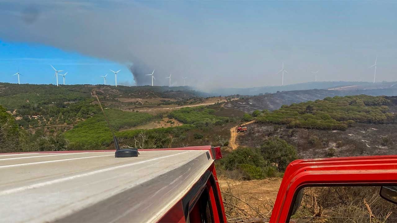 El incendio de Aljezur mantiene el frente activo y puntos de preocupación