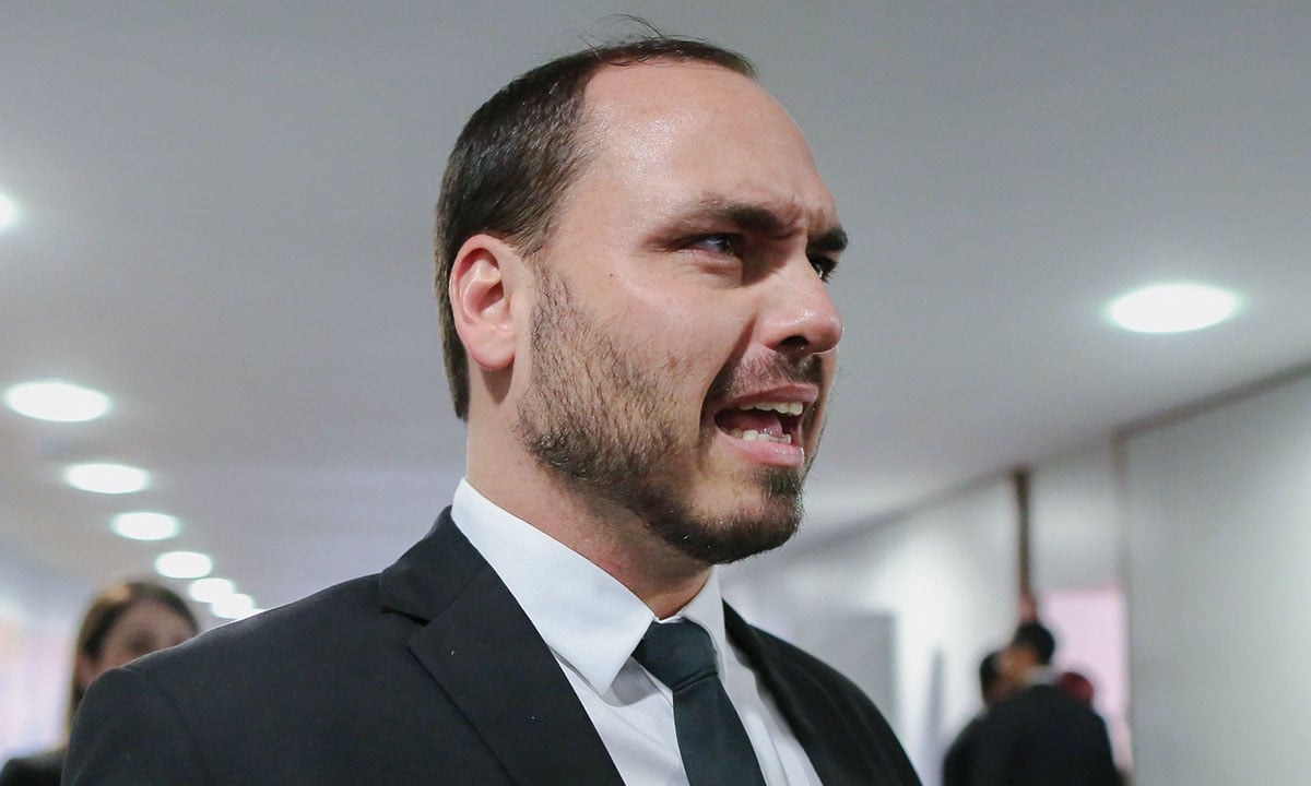 Carlos Bolsonaro's latest dig at right-wing governors eyeing the presidency