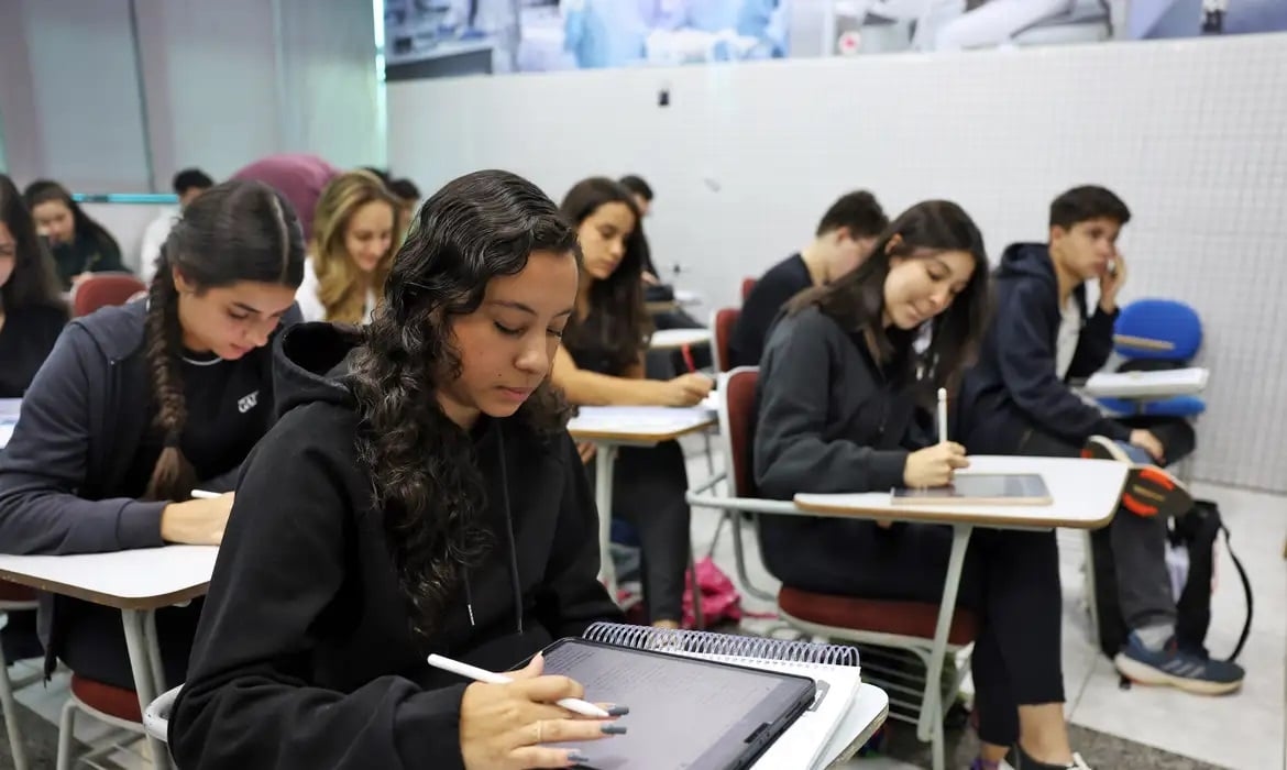Gobierno de Lula publica normativa para educación superior a distancia