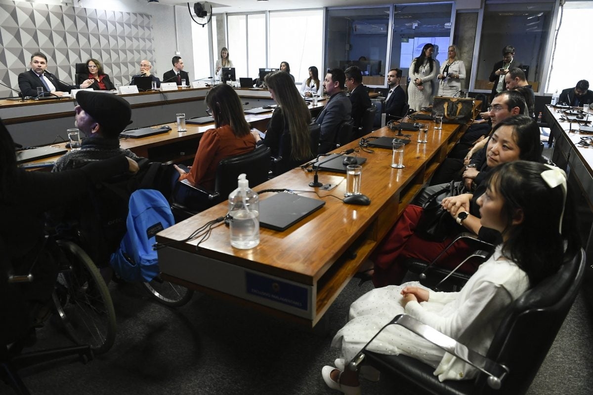 La commissione del Senato esamina la proposta per proteggere i doppiatori dalla concorrenza dell'intelligenza artificiale