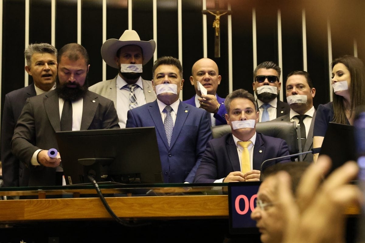 Partiler, Meclis'te çıkan isyan nedeniyle 5 Bolsonaro destekçisinin görevden alınmasını talep ediyor