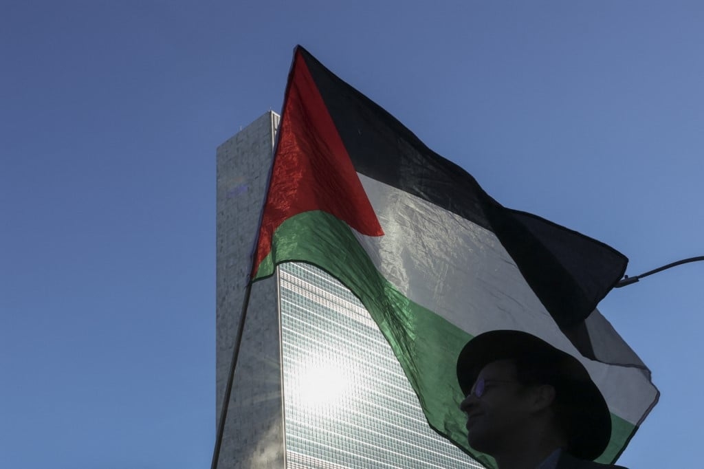 I leader mondiali si incontrano per discutere la questione palestinese e la soluzione dei due stati; boicottaggio da parte di Stati Uniti e Israele