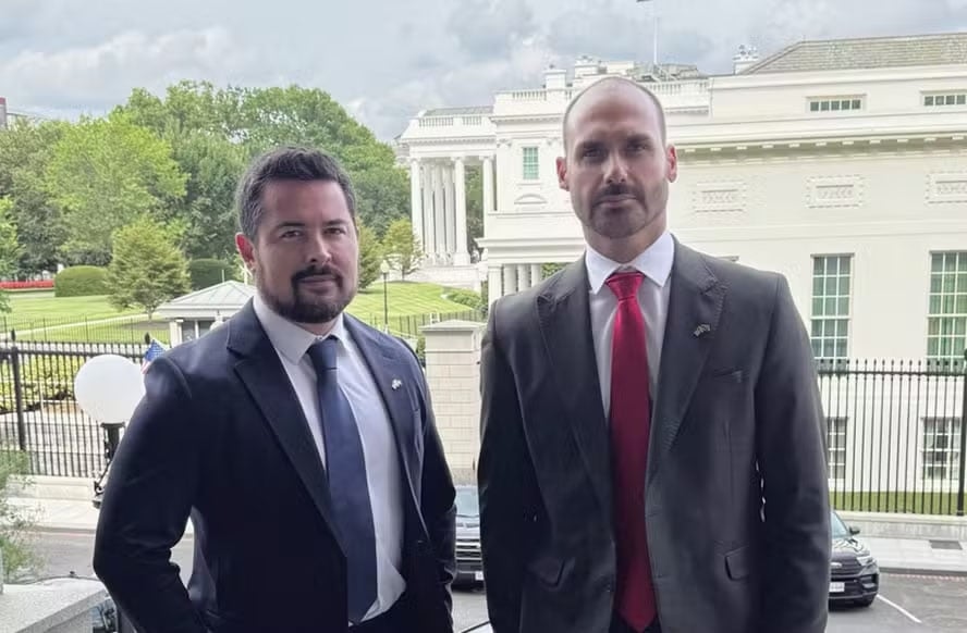 La Procura Generale accusa Eduardo e Paulo Figueiredo di coercizione a beneficio di Jair Bolsonaro