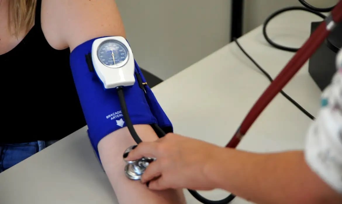 Una pressione sanguigna di 12 su 8 è ora considerata pre-ipertensione