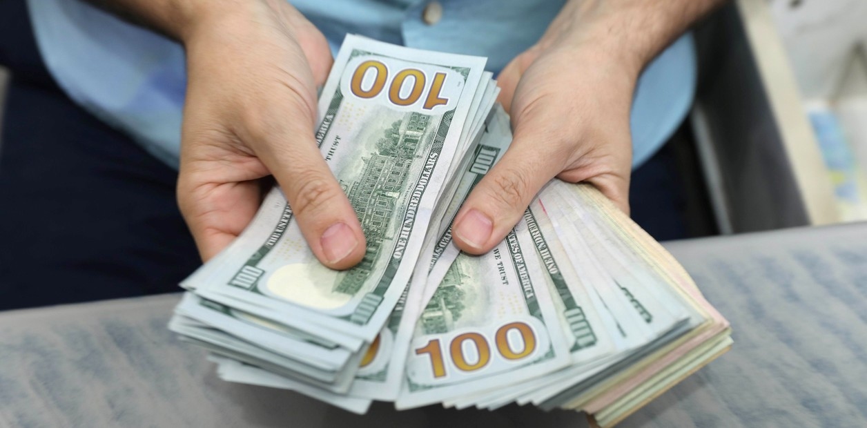 Blue dollar today: how much is it trading this Saturday, July 12?