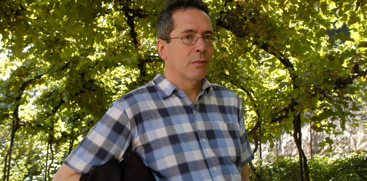 "El mal de Aira": Il romanzo che parodia e celebra César Aira, l'eterno candidato al Nobel
