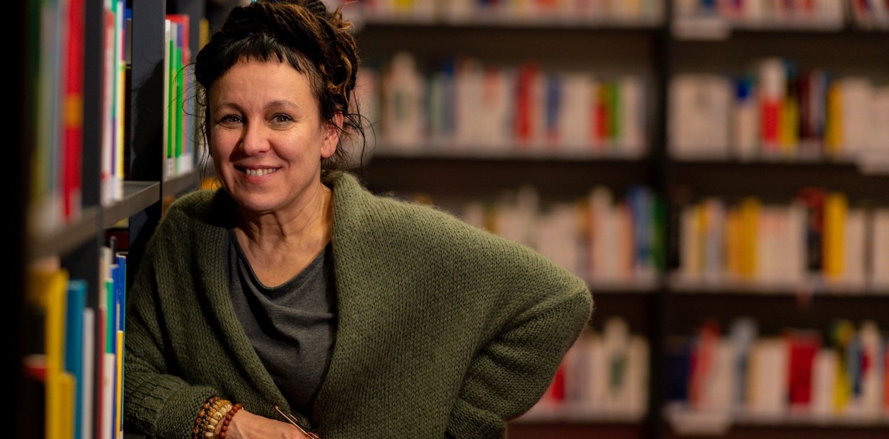 Olga Tokarczuk wird eingeliefert und kommt unverletzt wieder heraus