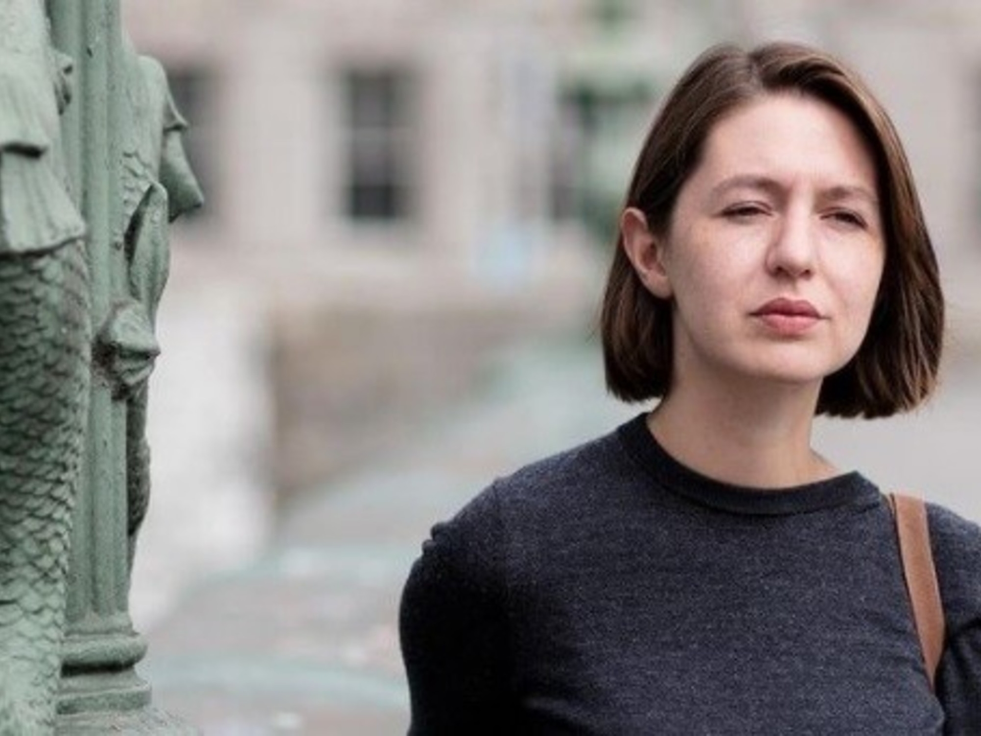 Voor het Verenigd Koninkrijk zou schrijfster Sally Rooney een misdaad begaan als ze een pro-Palestijnse organisatie steunt.