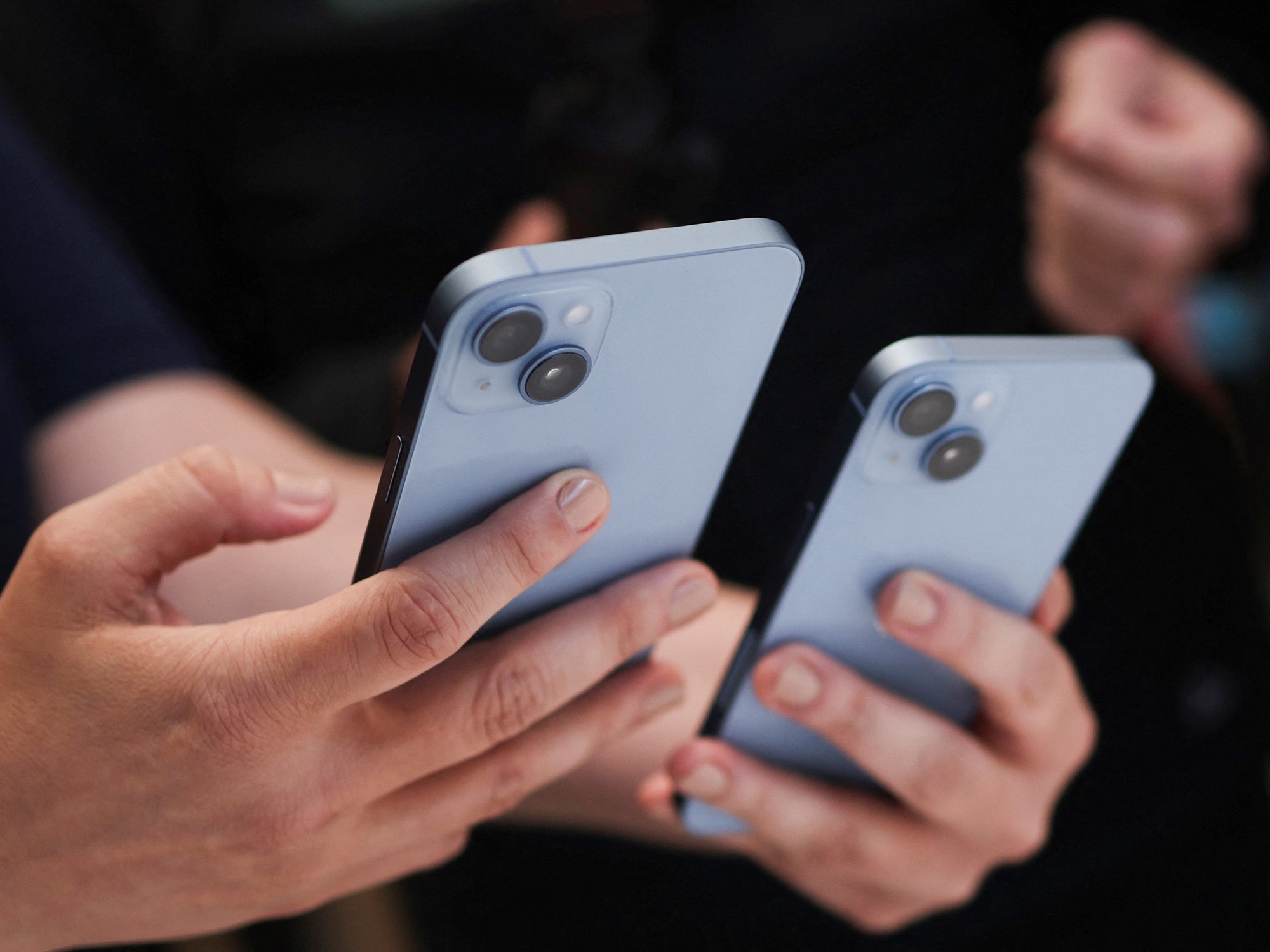 Buying cell phones in Argentina or importing them from abroad: how prices were after the tariff reduction and what is the best option?