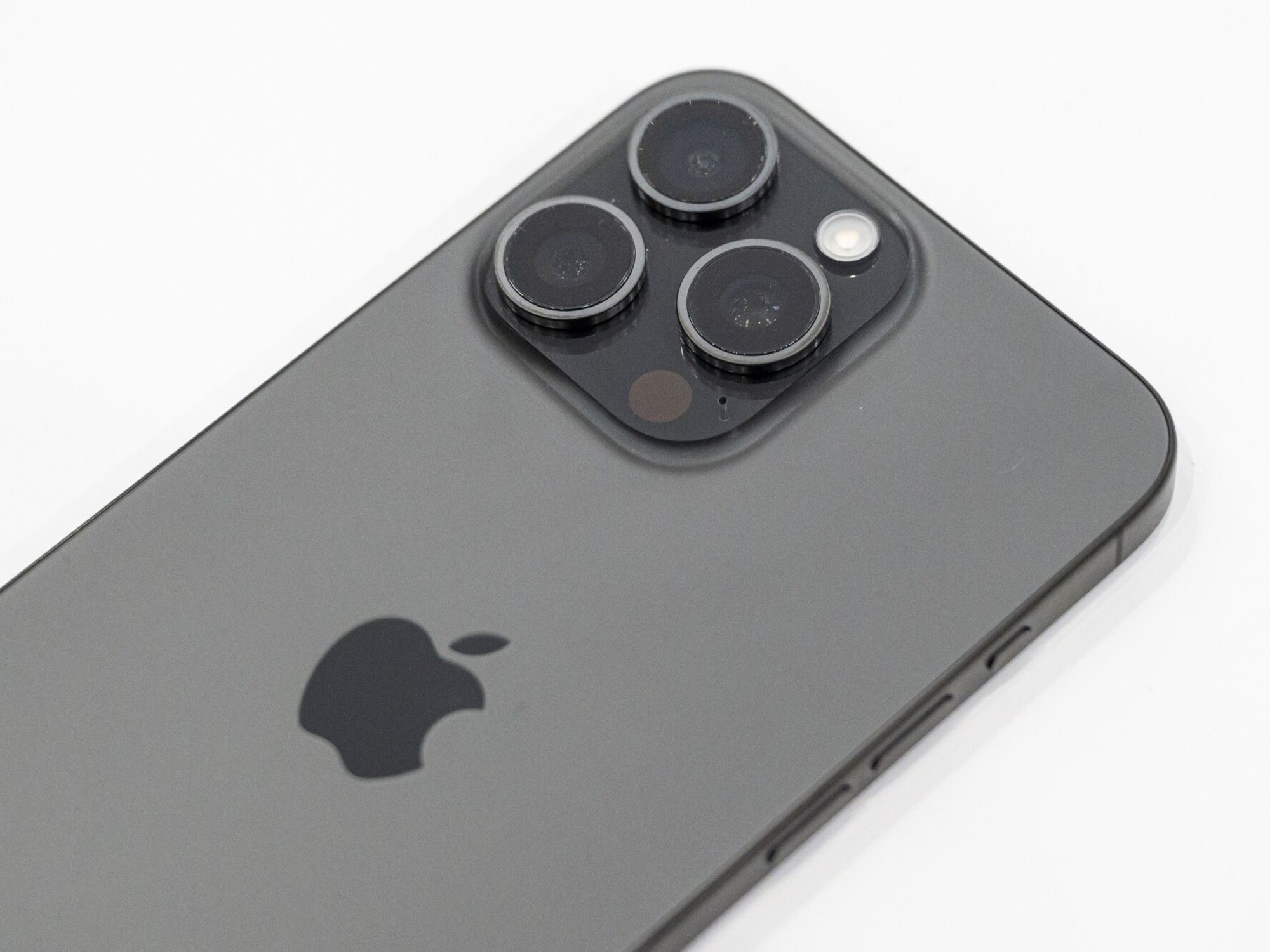 Baja de impuestos y aranceles a los celulares: cuál sería el precio del iPhone tras el anuncio del Gobierno