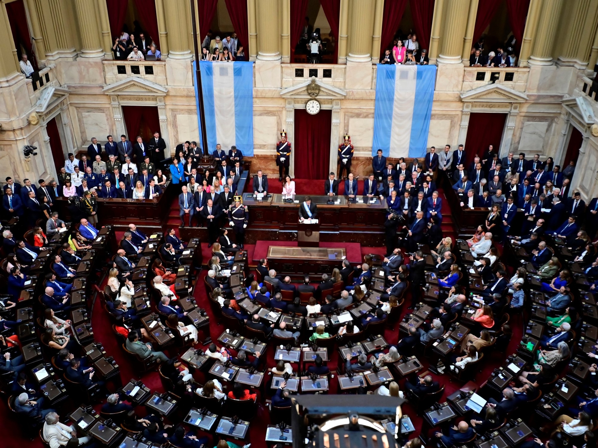 Carta "urgente" a Menem e Villarruel: deputados exigem reversão de restrições à imprensa na Assembleia Legislativa