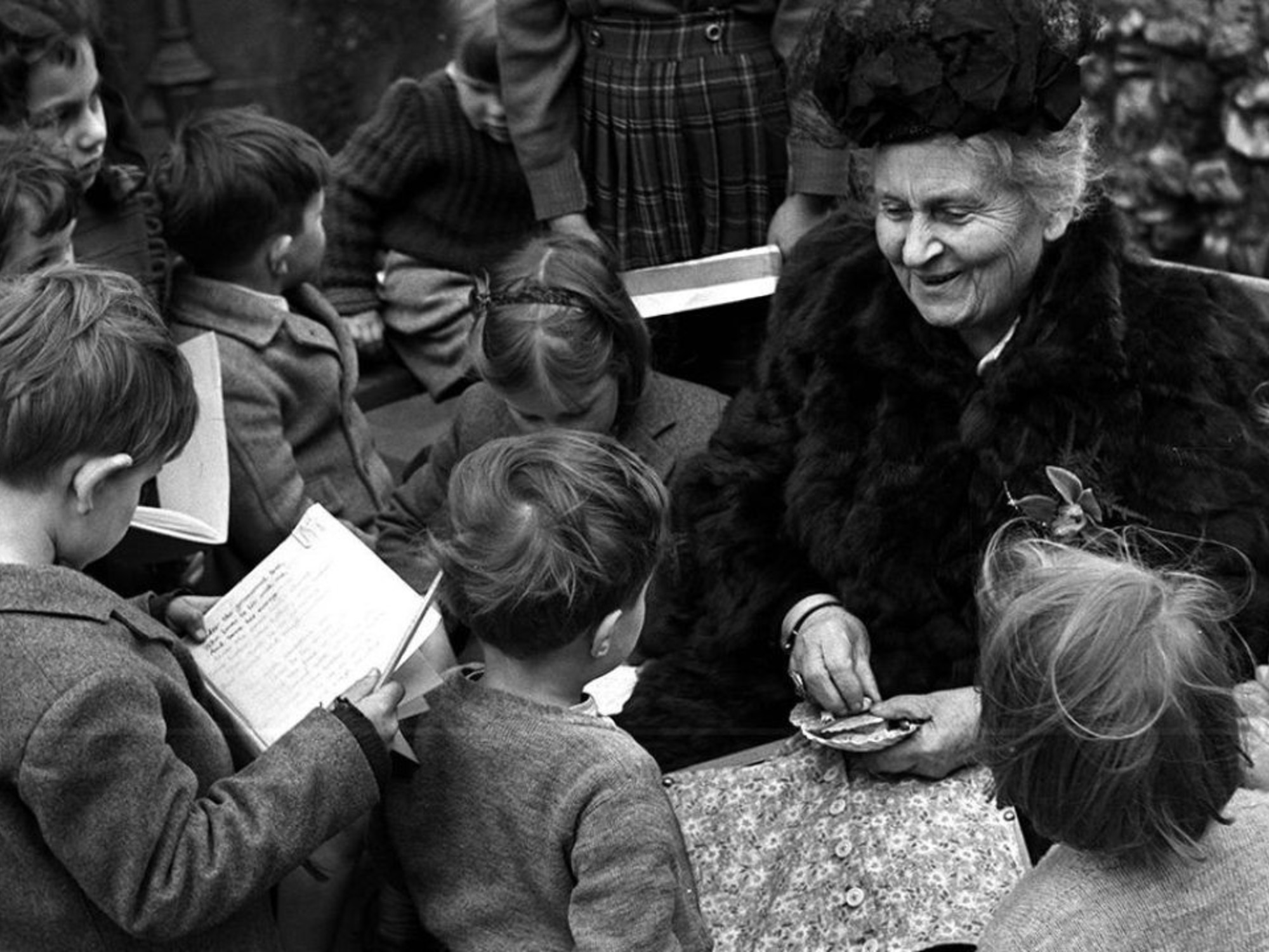 María Montessori: La médica pionera que defendió el rol de la mujer trabajadora y el voto femenino