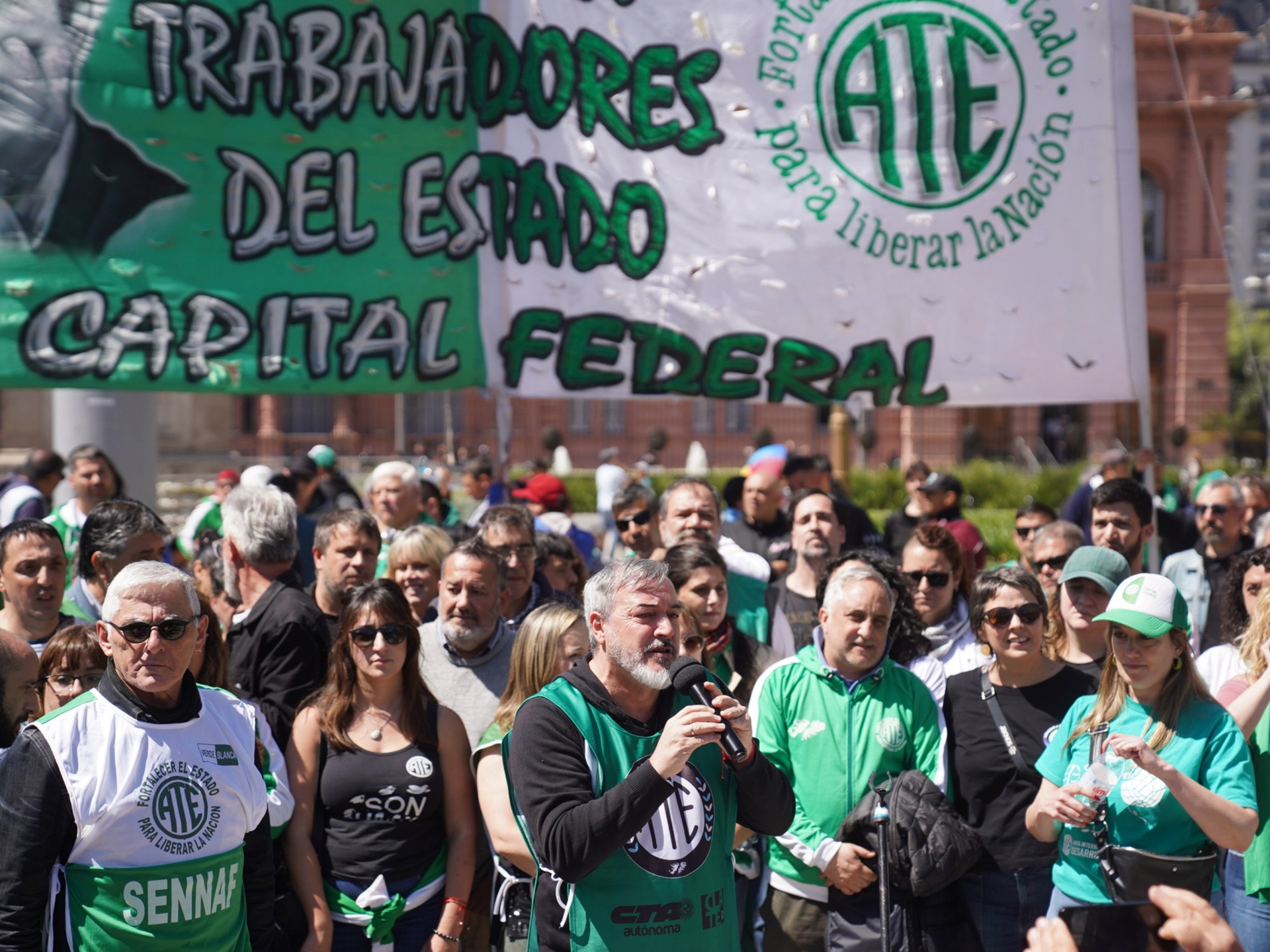 O governo anunciou oficialmente aumentos salariais para funcionários públicos nacionais e novos salários para os moradores de Garrahan.