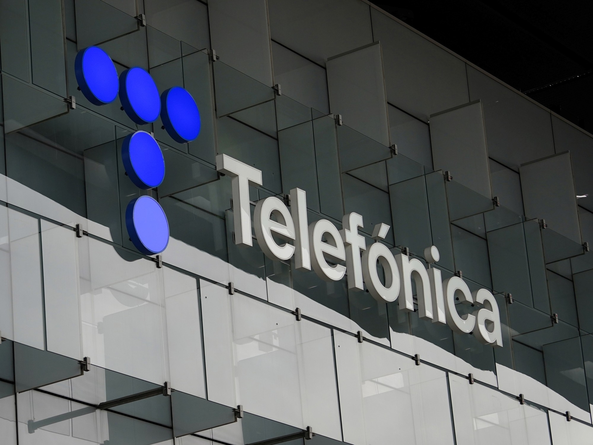 Con una inversión de US$ 1.245 millones Telecom compró Telefónica de Argentina