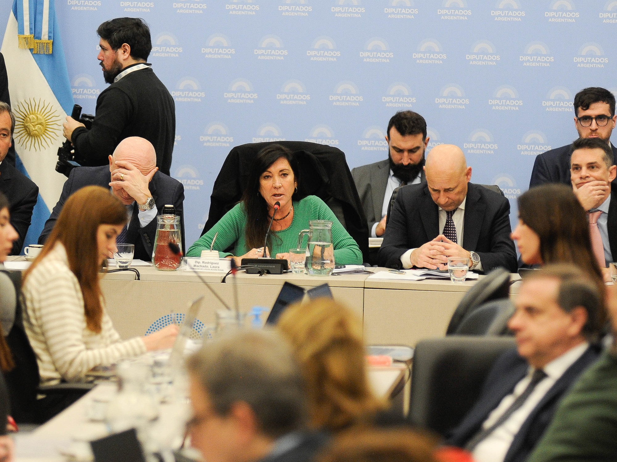 Milletvekilleri: Muhalefetin ileri sürdüğü gündem karşısında iktidar partisi cezai sorumluluk yaşının düşürülmesi kararıyla kendi başarısını arıyor.