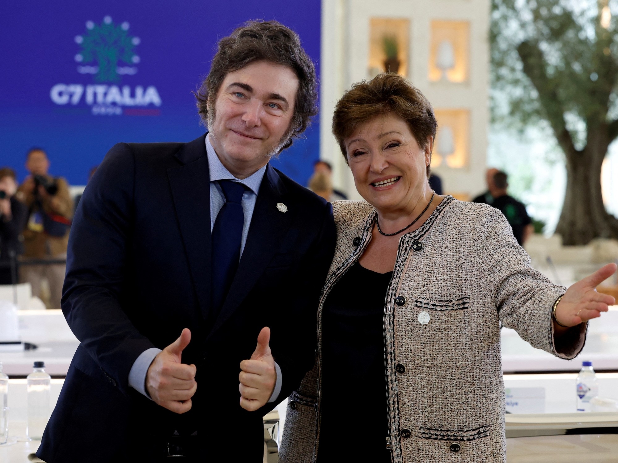 Plan, który działa w zgodzie z dwiema obsesjami – Miltona Friedmana i MFW – nieemitowaniem dolarów, a ich gromadzeniem.