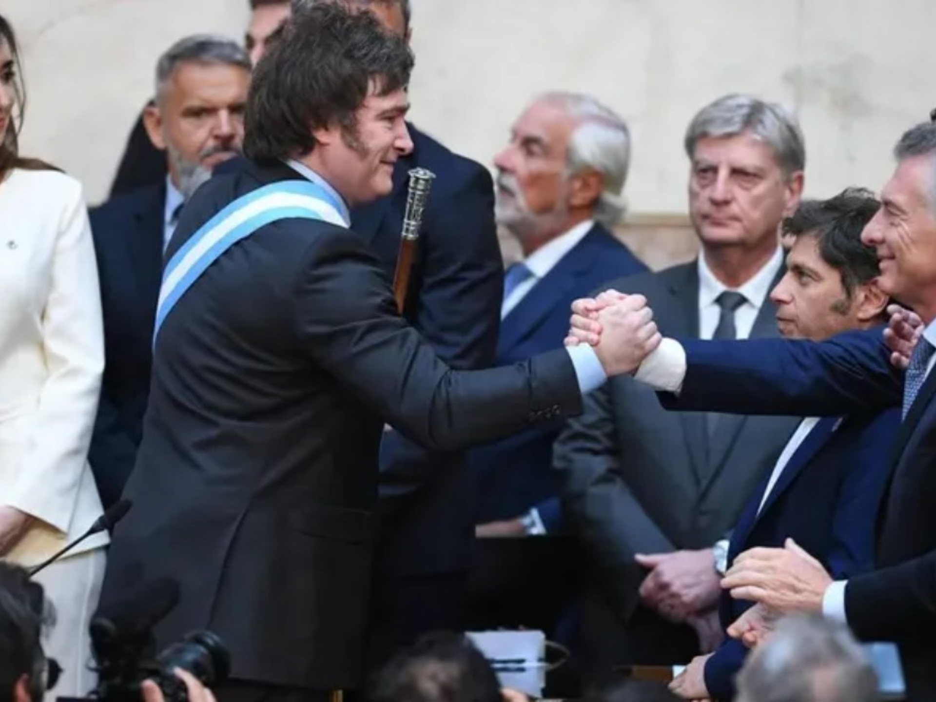 „Wybitna rola” pełnomocnego ambasadora, jaką libertarianie chcą powierzyć Mauricio Macriemu po zawarciu porozumienia z PRO