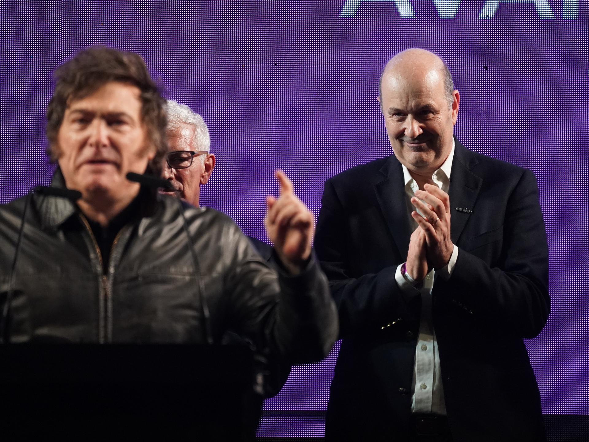 Sturzenegger eliminiert und zentralisiert acht Wirtschaftsagenturen mit einem Cashflow von über 500 Milliarden Dollar.