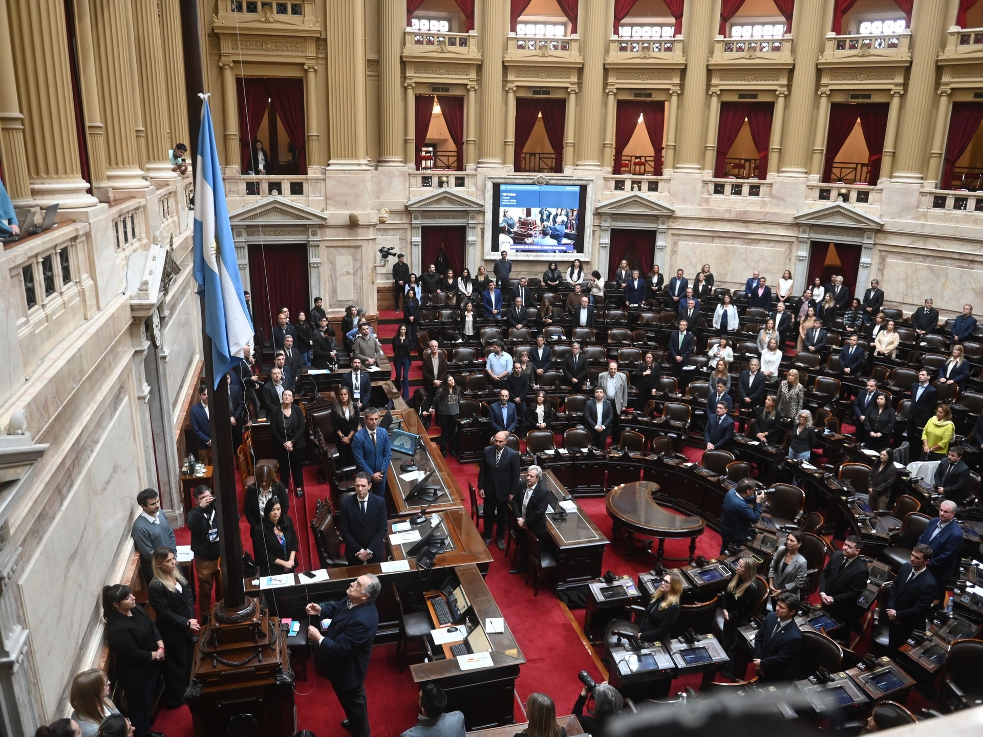 Scandalo criptovalute: l'opposizione si rafforza alla Camera dei Deputati, ma il governo prepara nuovamente un blocco.