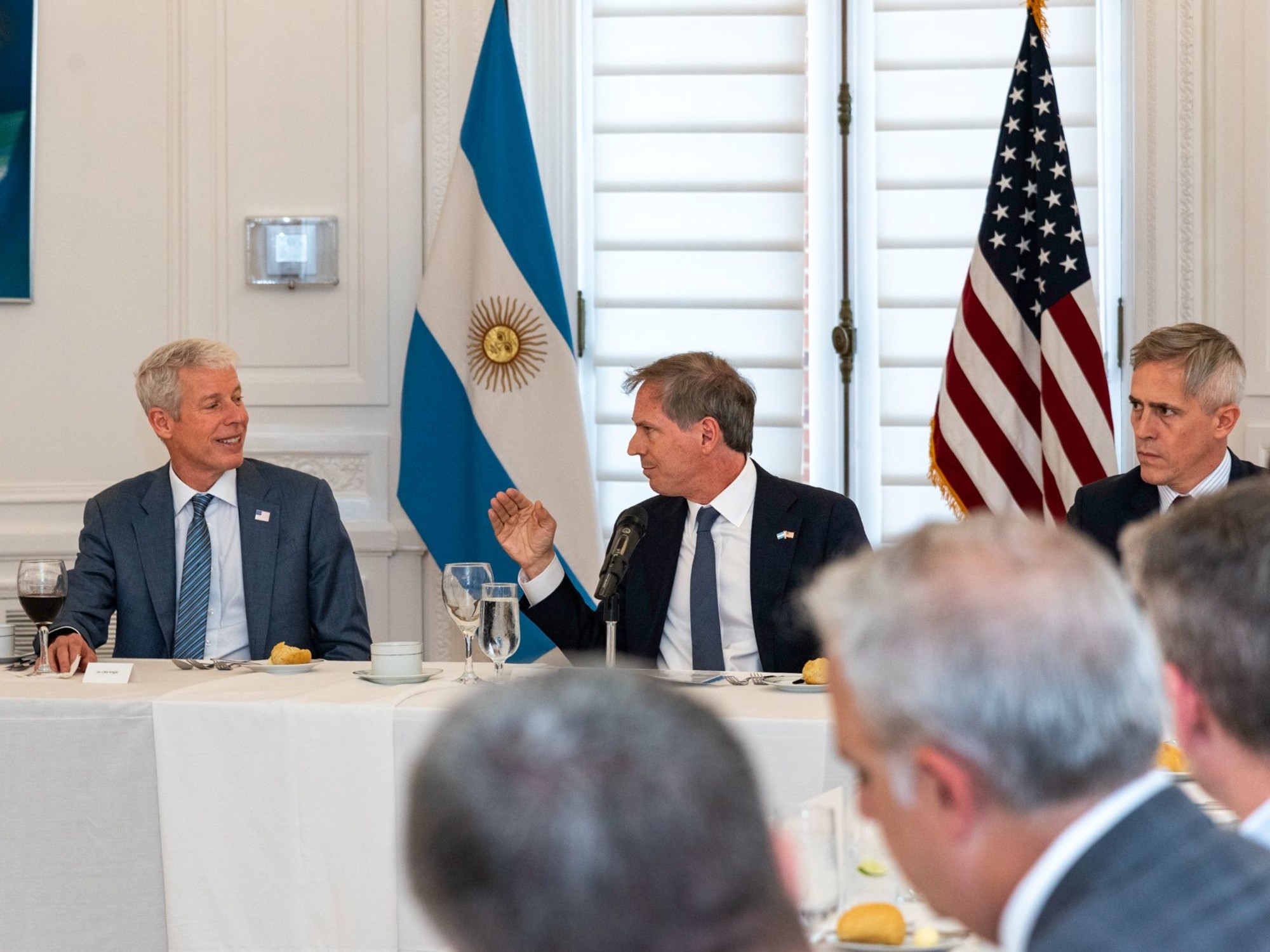 Ein hochrangiger Besuch in der argentinischen Botschaft in Washington und das US-Interesse an Vaca Muerta
