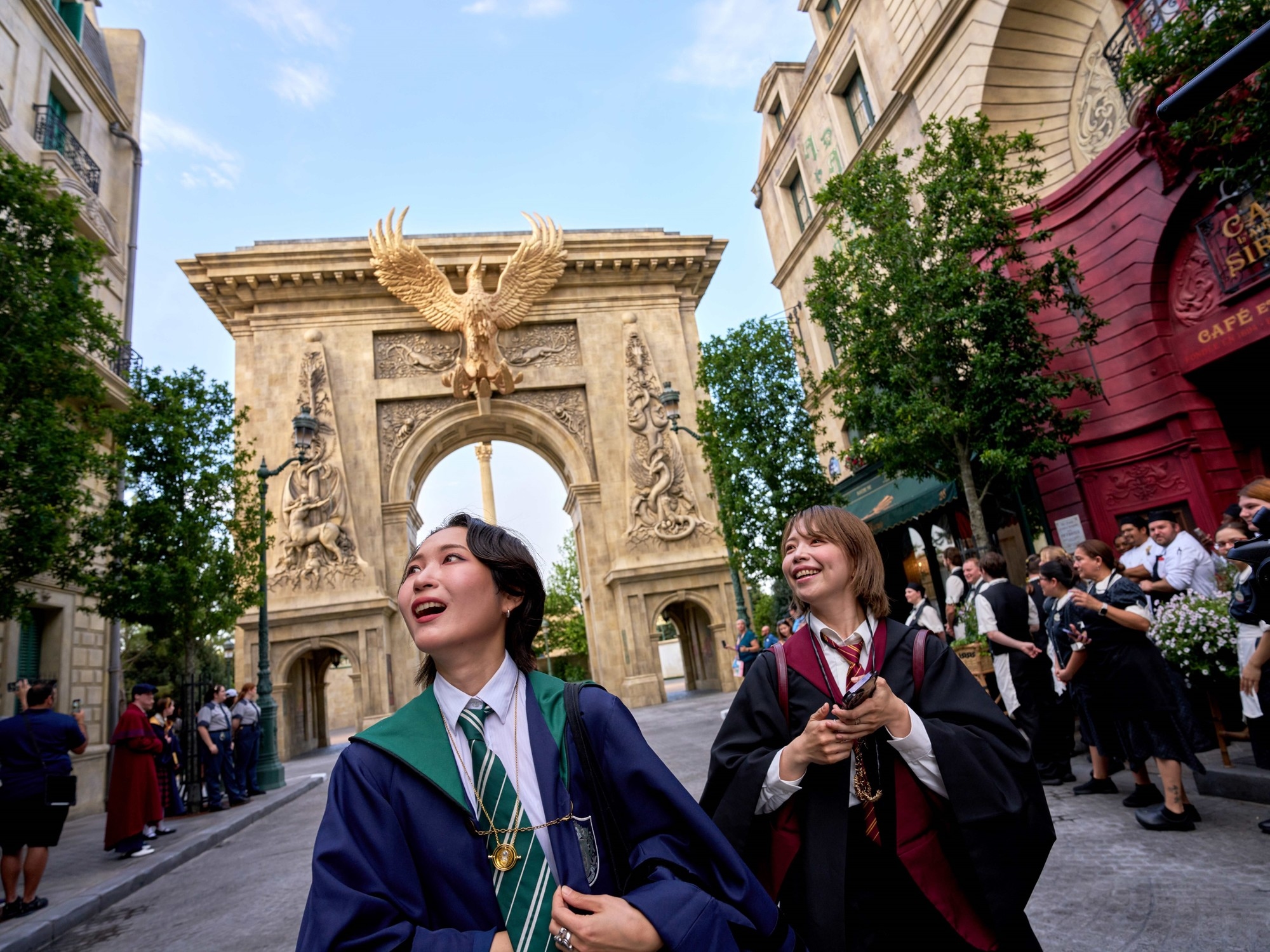 Epic Universe: Technologische Fortschritte im neuen Park von Universal Orlando mit Achterbahnen mit Doppelstart, Super Nintendo-Spielen und Harry Potter- und Frankenstein-Simulatoren.