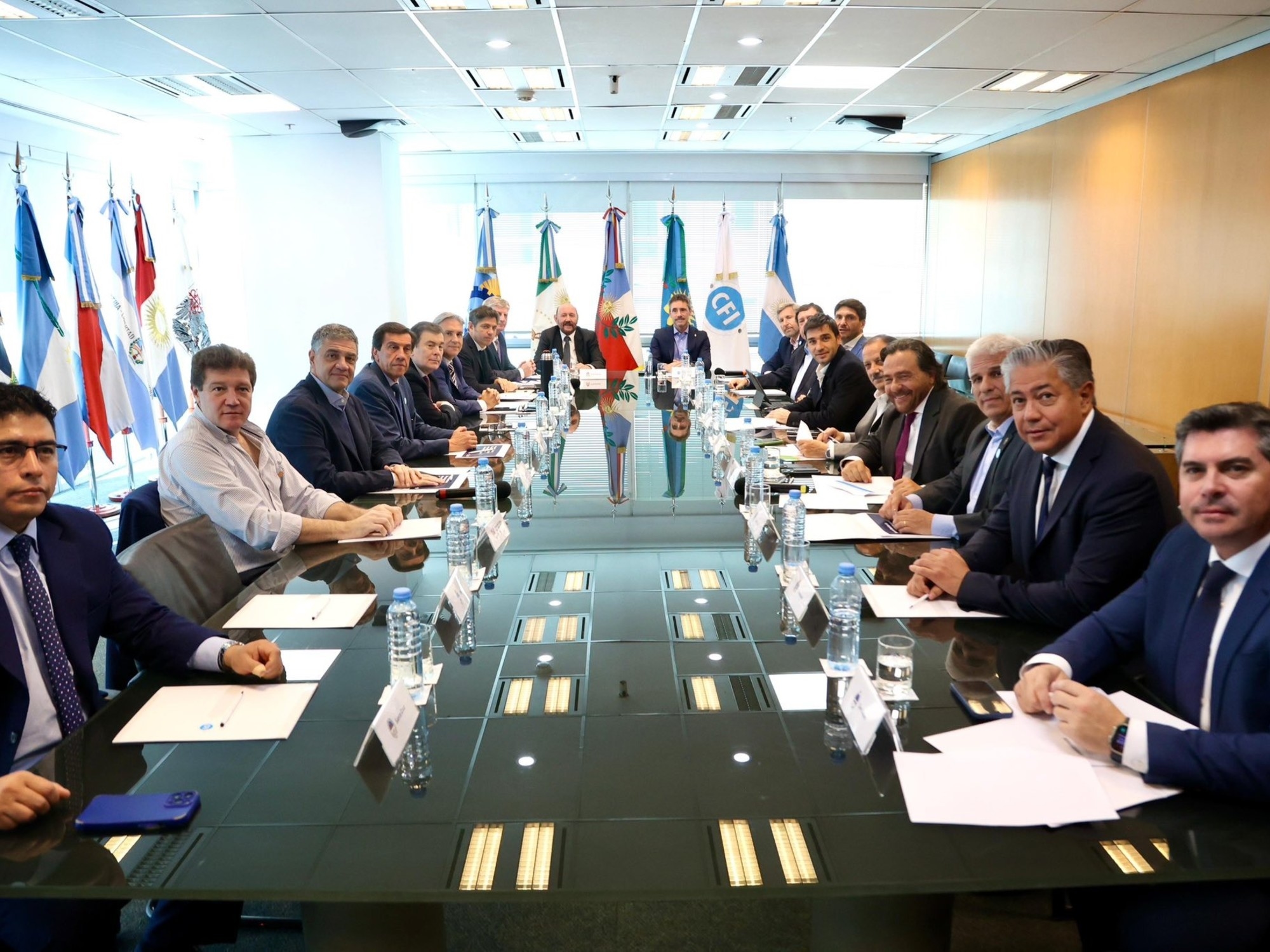 I governatori sfidano Milei e stanno già parlando di una struttura elettorale comune per il 2027.