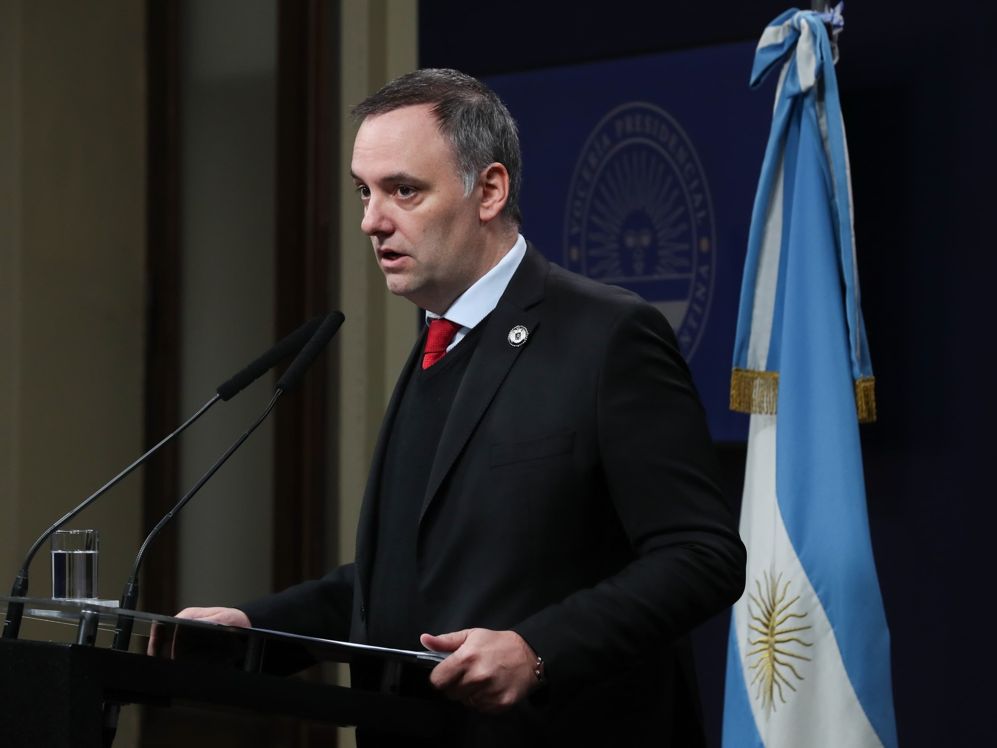 Adorni criticou a juíza pela liminar concedida no Dia do Servidor Público e a chamou de "militante" e "incompetente".