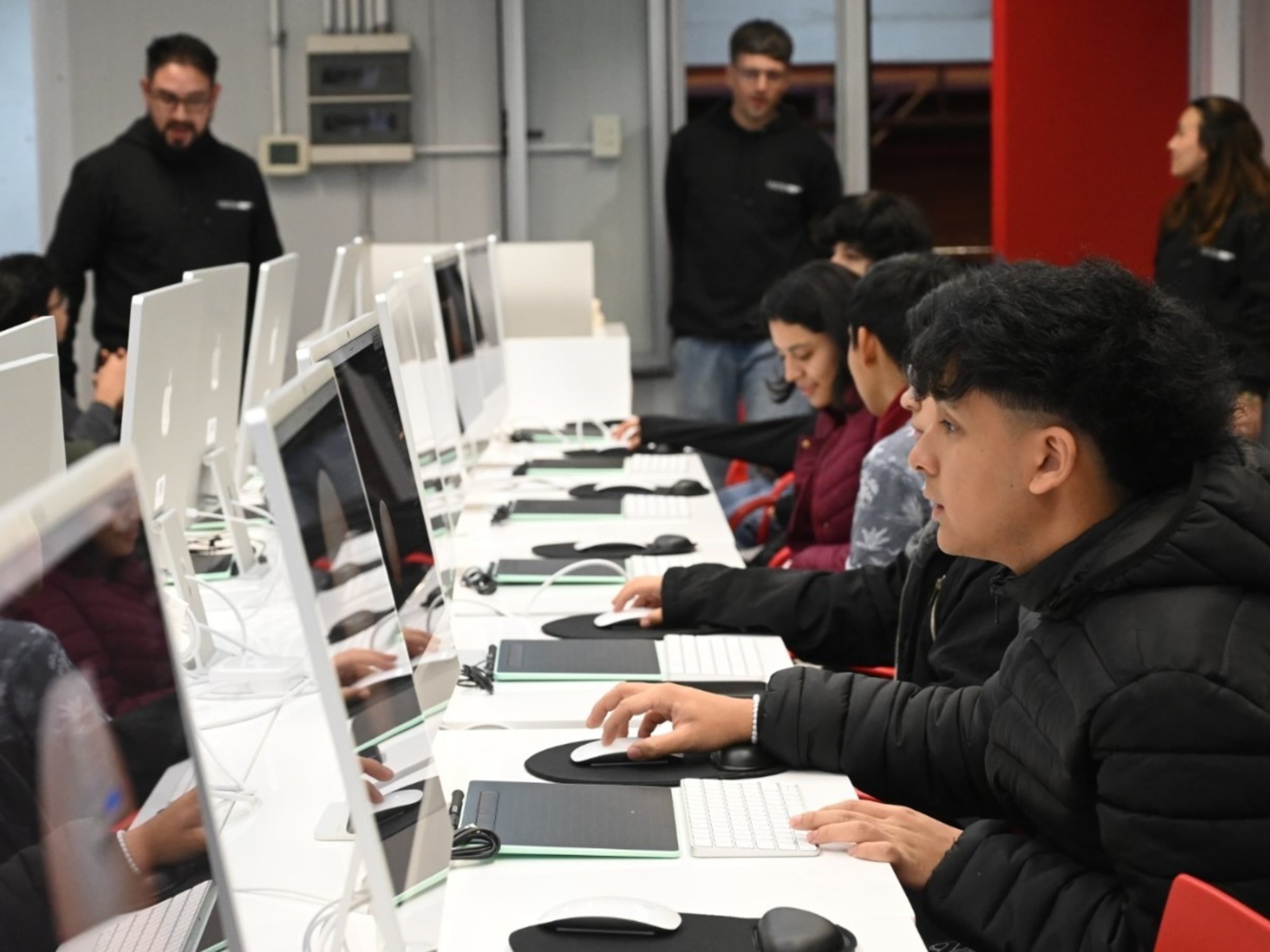 A free center for teenagers to learn programming and robotics opens in the city.