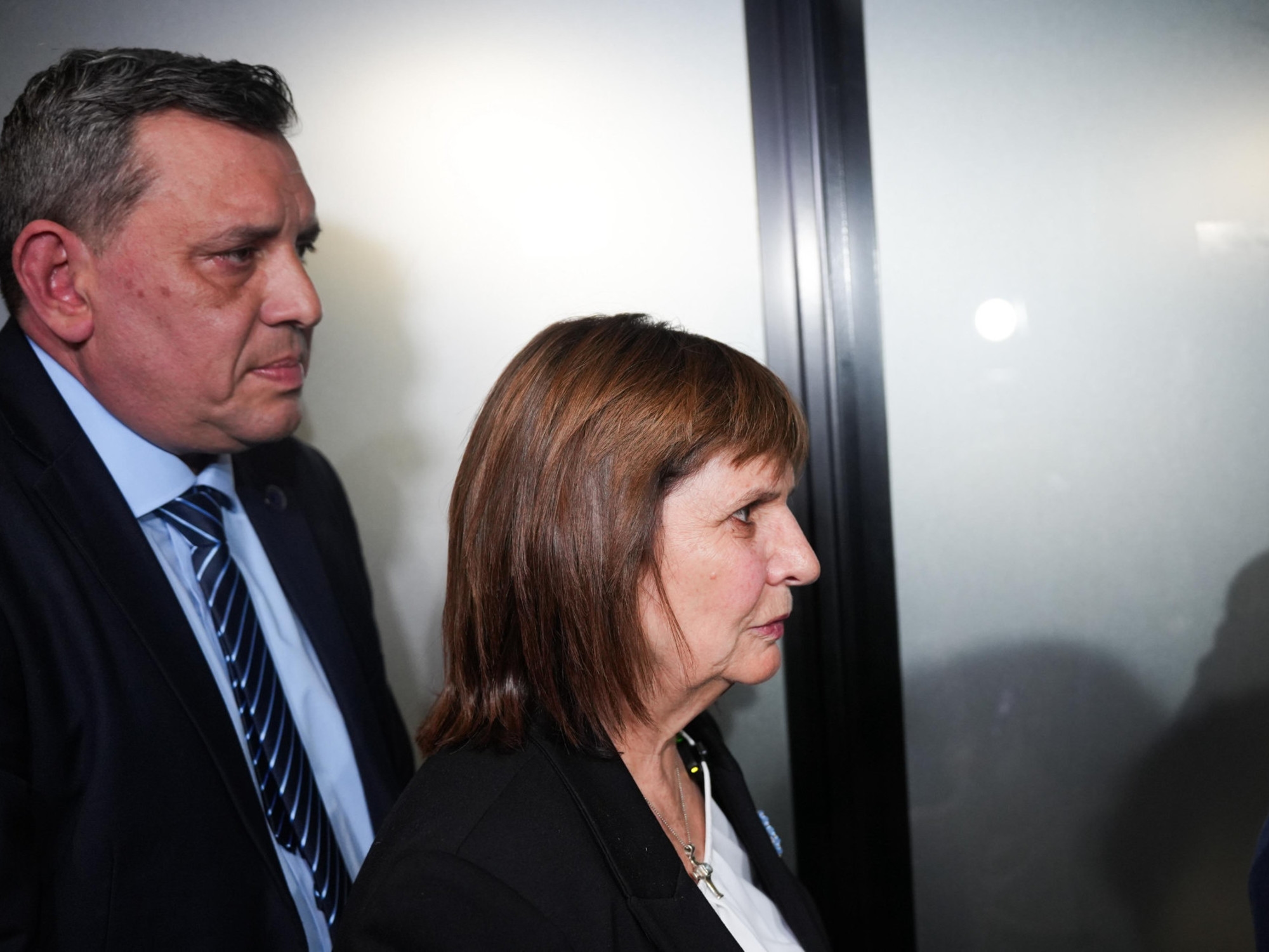 Nella campagna è stata introdotta una sanzione insolita nei confronti di 24 agenti di polizia: Bullrich ha incontrato Bondarenko e ha chiesto a Kicillof di reintegrare coloro che erano stati licenziati.