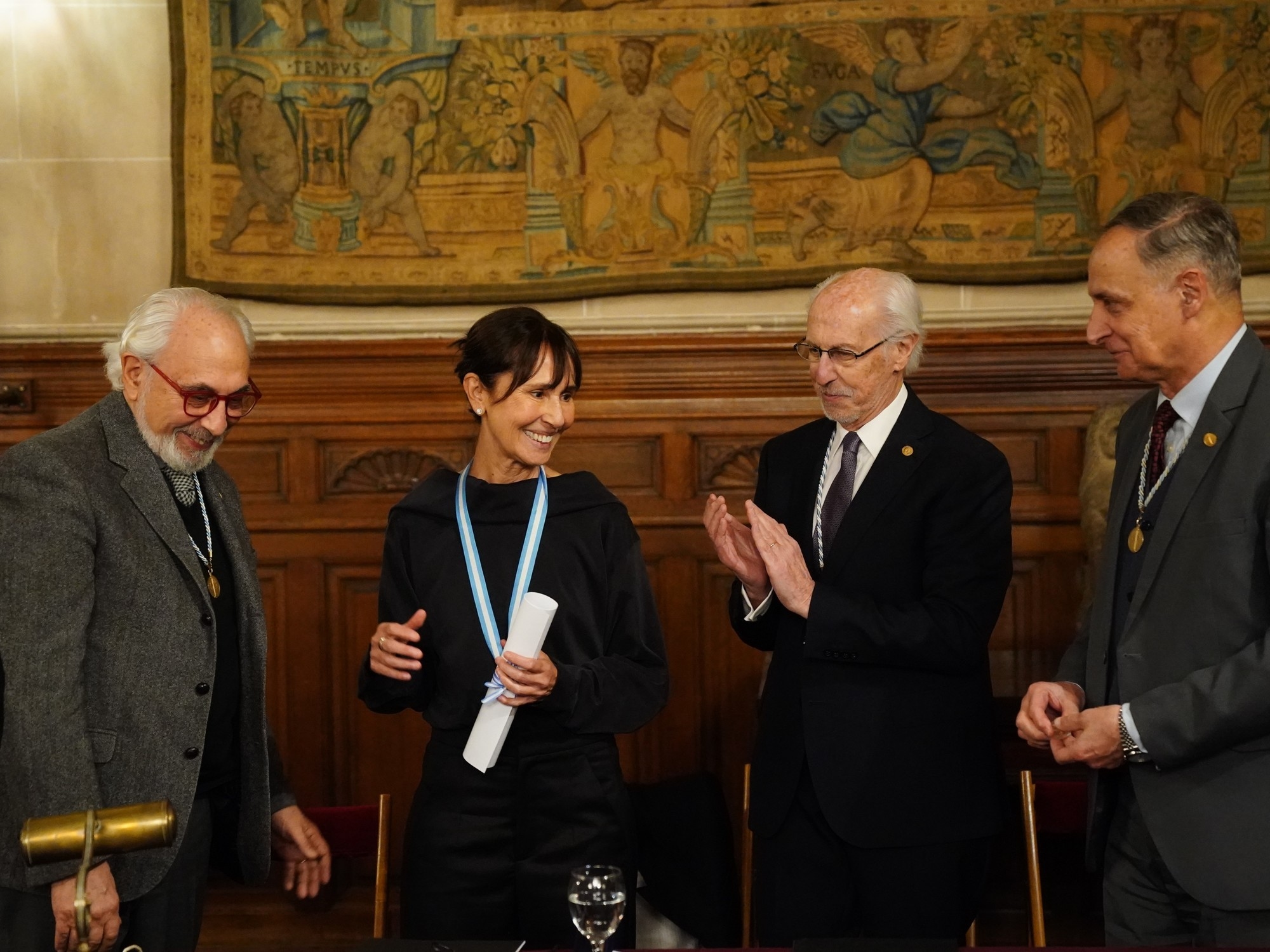 Esther Cross è ora ufficialmente membro dell'Accademia Argentina delle Lettere.