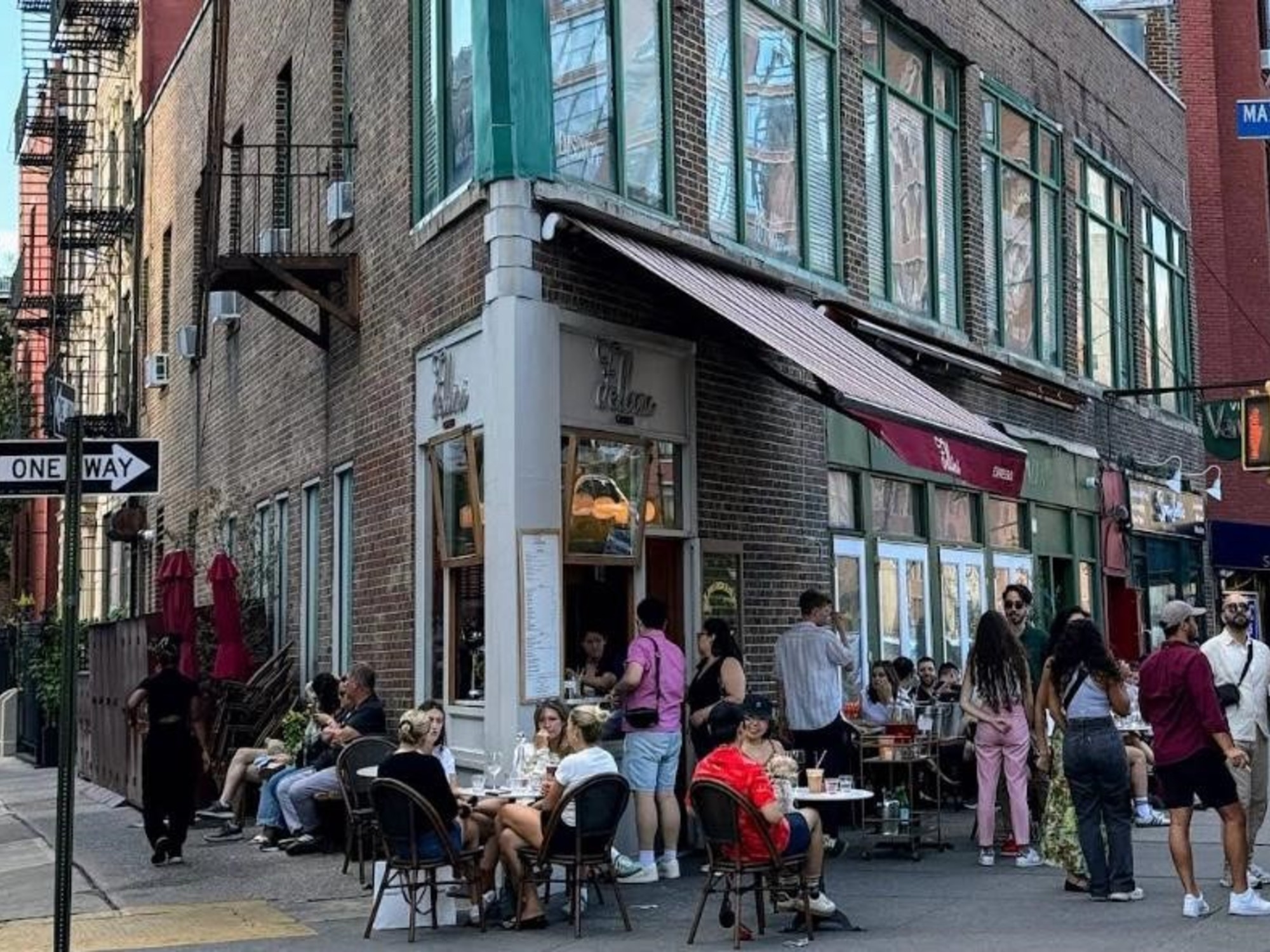Von Tiramisu Latte und Pistachio Paradiso bis hin zu Dolce Vita Coffee: Was ist Fellini Coffee, das kleinste Café in New York?