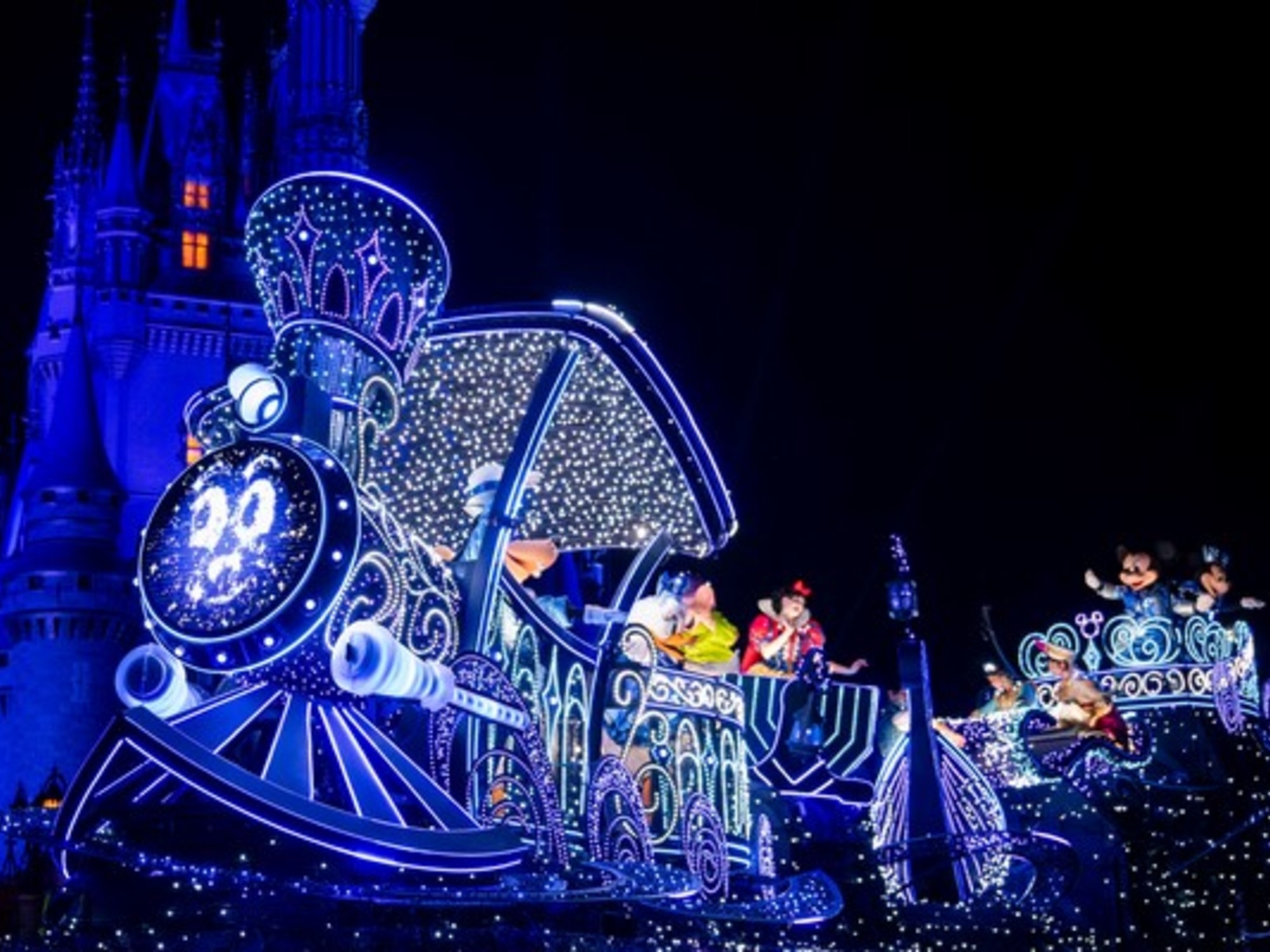 Desfiles noturnos, carros em alta velocidade, um show de vilões, uma Pequena Sereia repaginada e uma cantina pirata: todas as novidades dos parques da Disney World em Orlando.