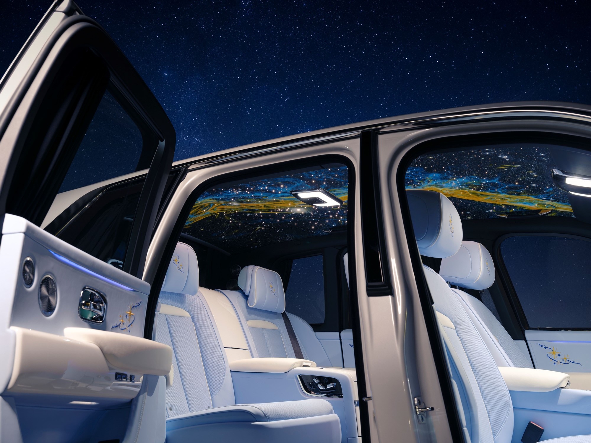 O desejo de uma criança de quatro anos: uma conta multimilionária: este é o Rolls-Royce com a Via Láctea no teto.
