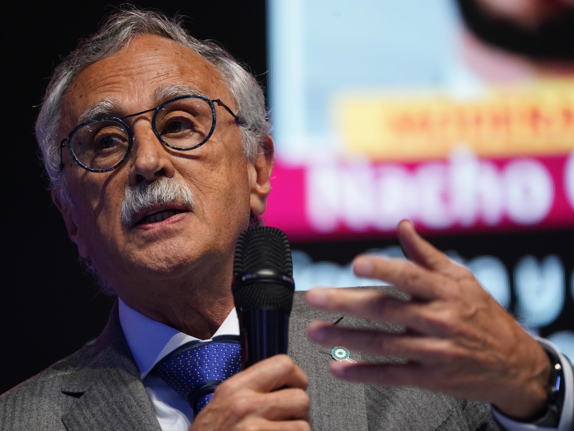 Cibercriminosos afirmam ter dados sigilosos do Ministério da Saúde e dão prazo para publicá-los.
