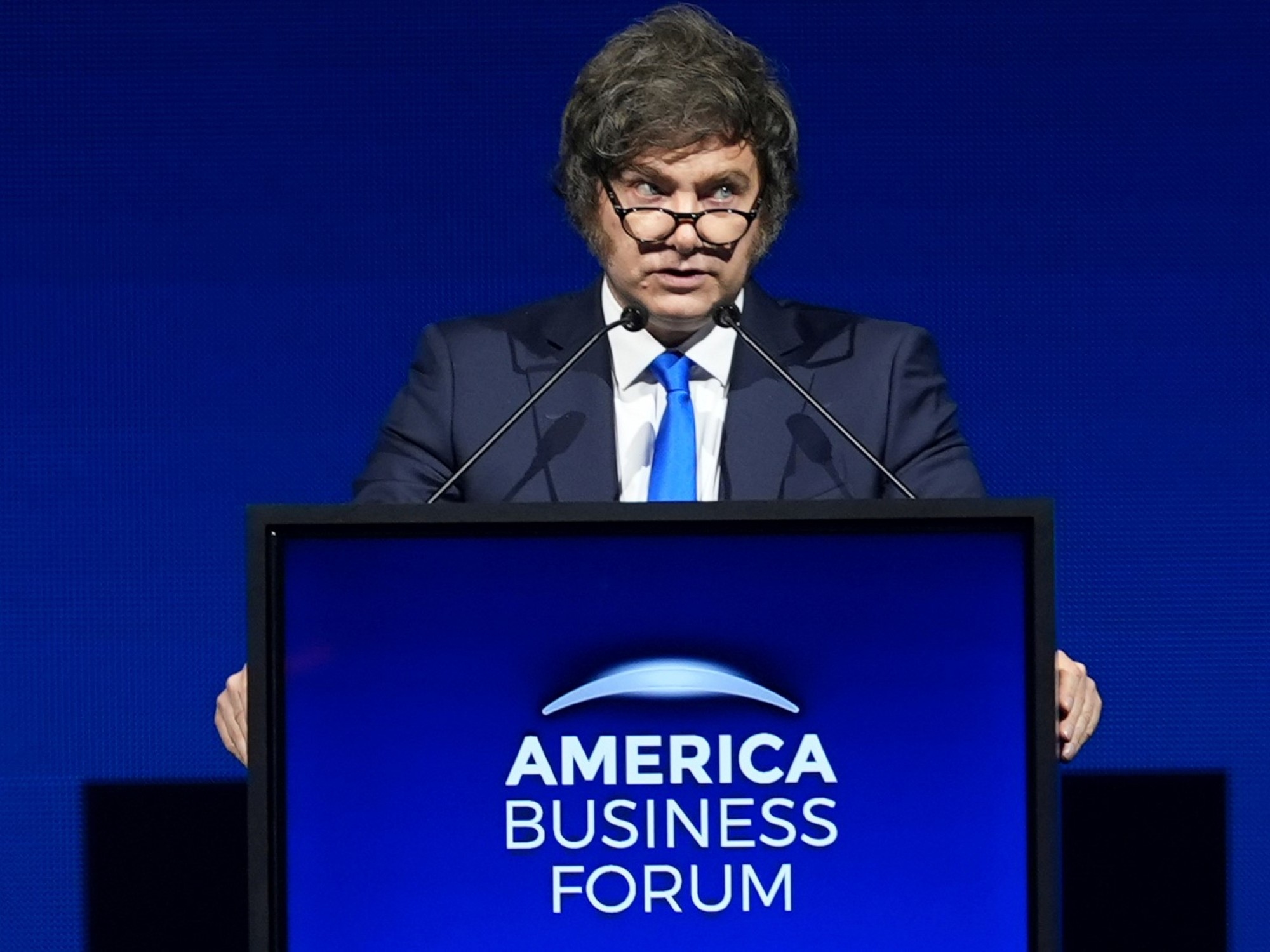 Milei mówił o „plebiscycie między dwoma modelami kraju” i o rządzie „z konsensusem społecznym, ale bez konsensusu politycznego”