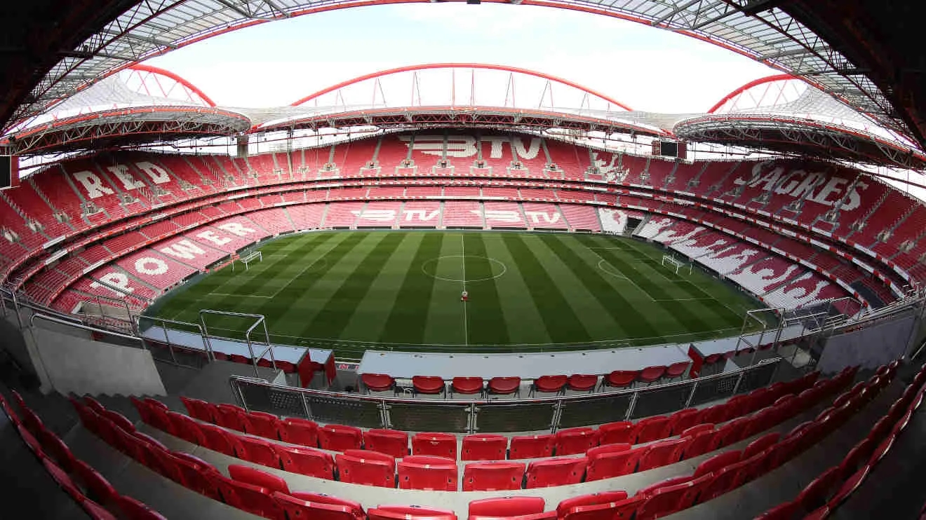 Benfica looks to confirm its place in the play-offs by hosting Nice